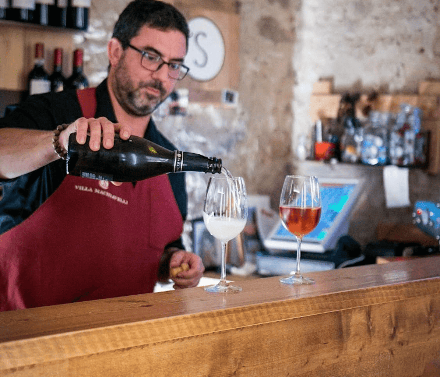 Come si assaggia un vino: le fasi fondamentali della degustazione
